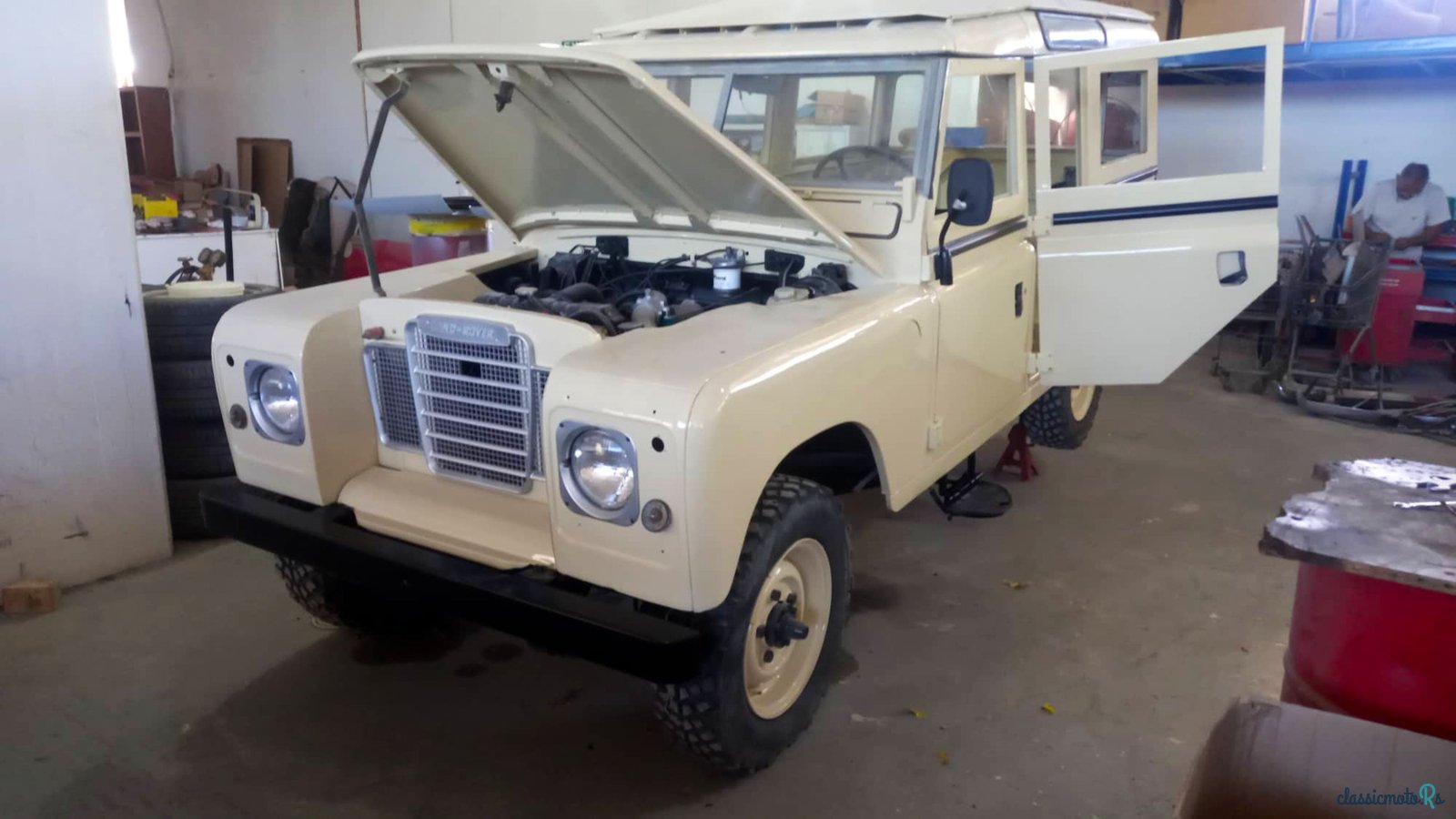 1977' Land Rover Series 3 109 Safari photo #3