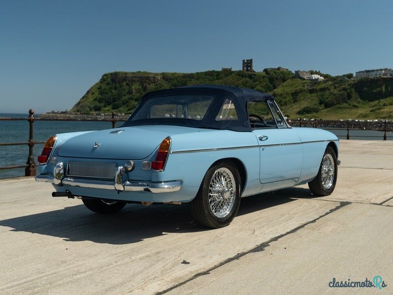 1970' MG MGB photo #4