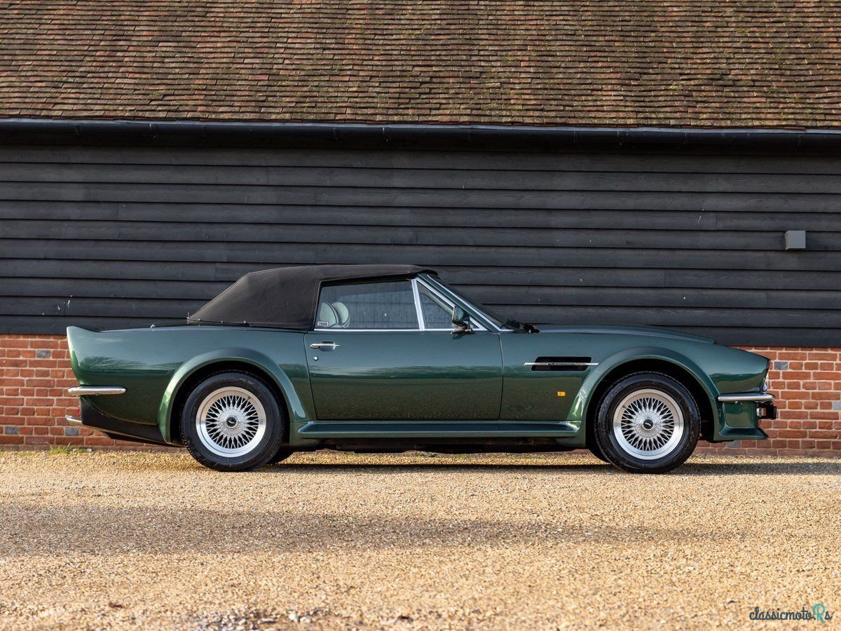 1989' Aston Martin V8 Vantage photo #3