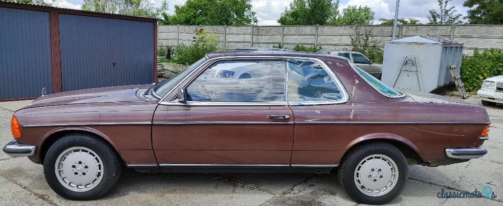 1979' Mercedes-Benz W123 photo #5