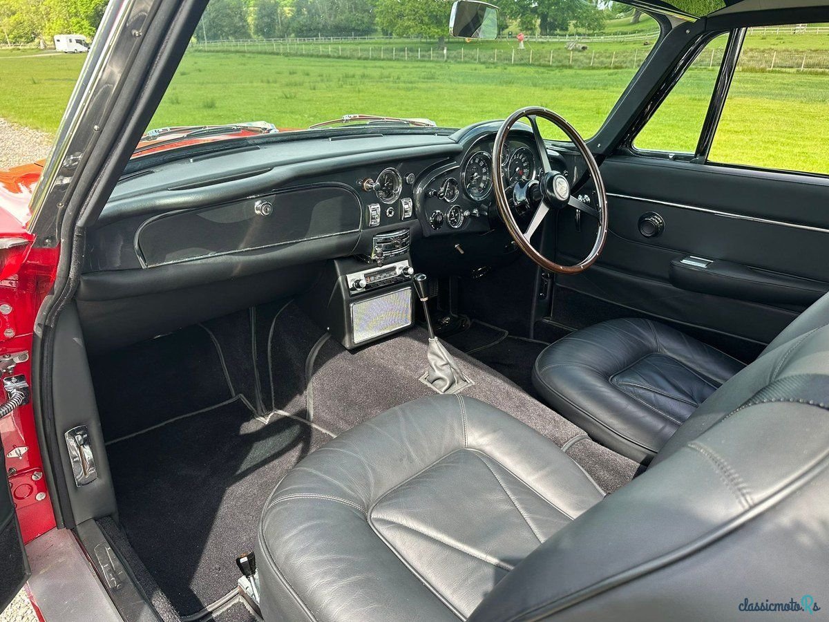 1965' Aston Martin DB6 photo #5