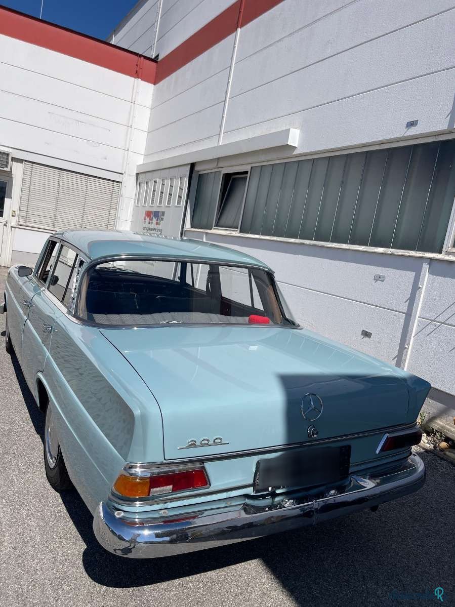 1968' Mercedes-Benz 200 photo #2