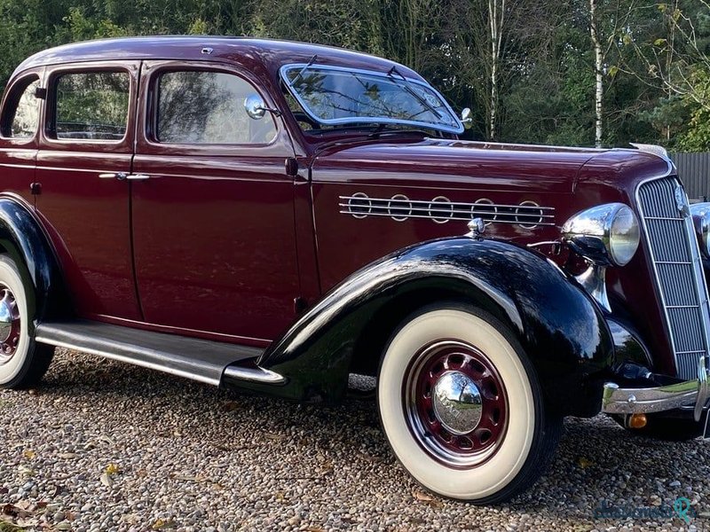 1935' Chrysler Airstream photo #1