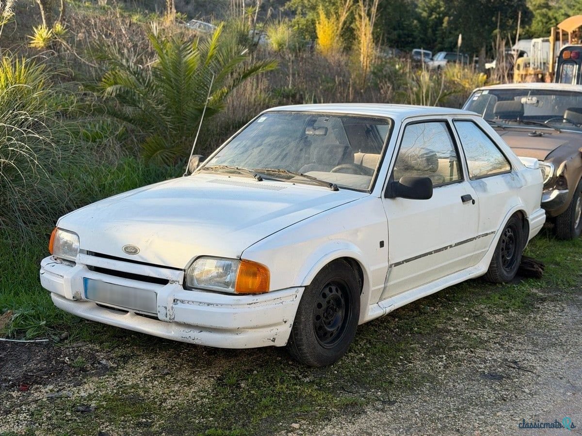 1990' Ford Escort photo #1