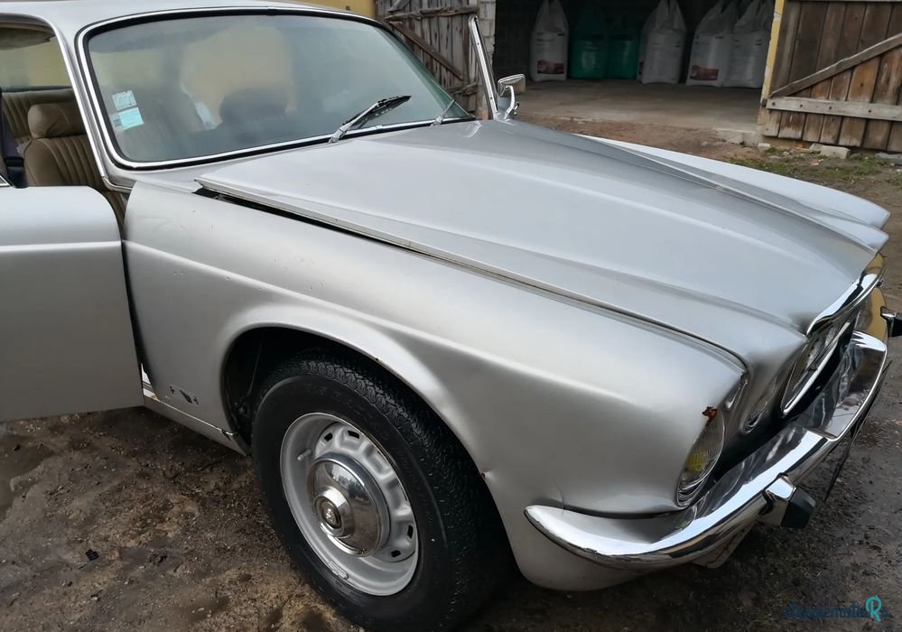 1975' Jaguar XJ photo #5