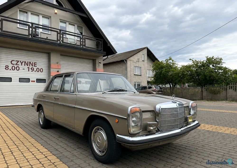 1969' Mercedes-Benz W115 200 photo #1