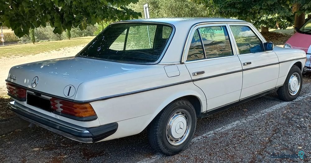 1977' Mercedes-Benz W123 photo #3