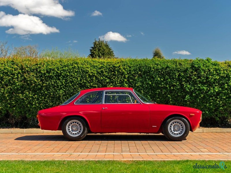 1969' Alfa Romeo Giulia photo #4
