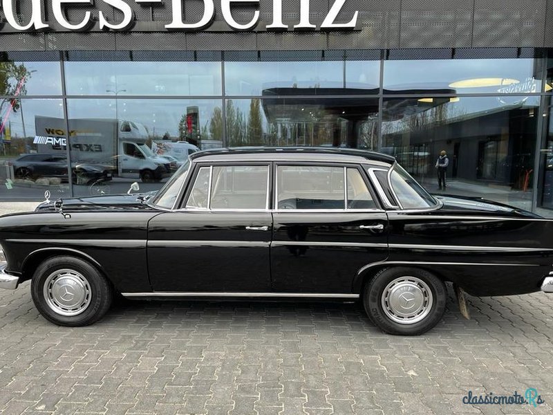 1966' Mercedes-Benz W110 200D photo #3