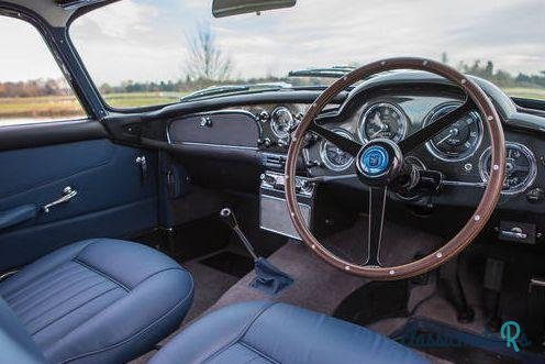 1960' Aston Martin DB4 Series Ii photo #6