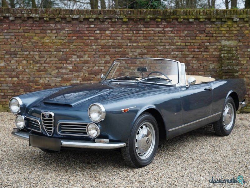 1962' Alfa Romeo 2600 Spider photo #1