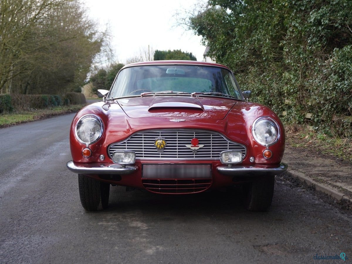 1969' Aston Martin DB6 photo #2