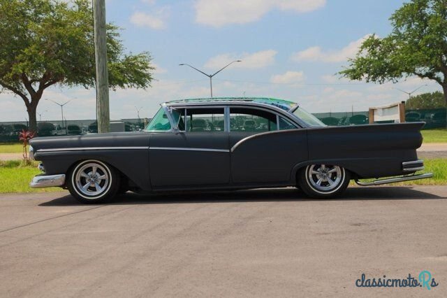 1957' Ford Fairlane photo #2