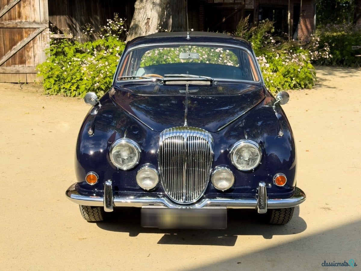 1968' Daimler 250 V8 photo #2