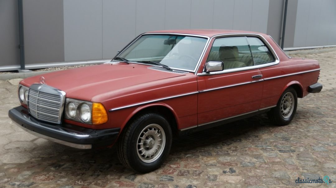 1979' Mercedes-Benz W123 photo #1