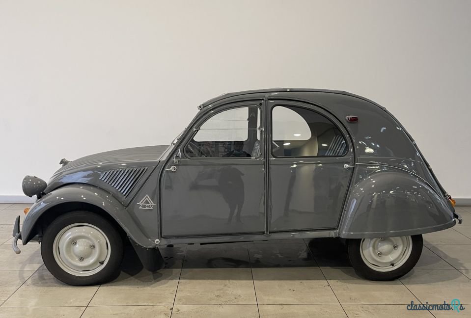 1956' Citroen 2CV photo #2