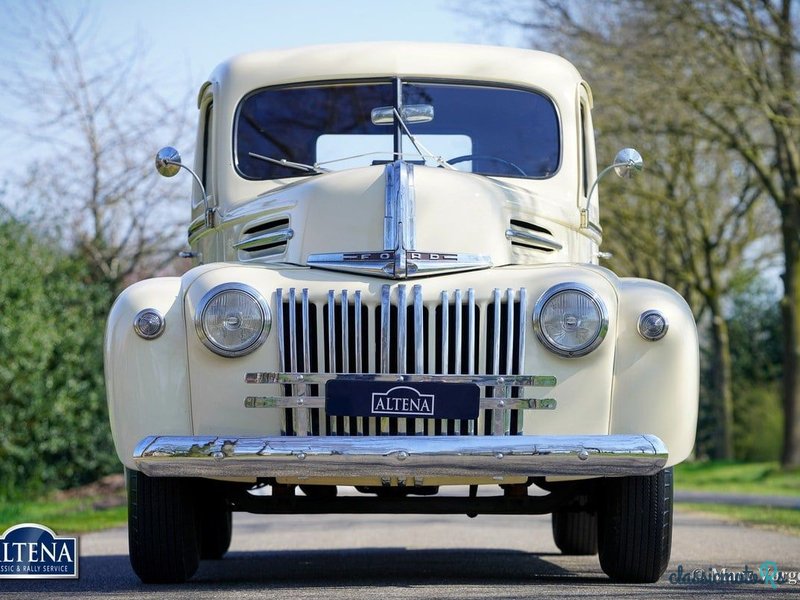 1946' Ford Ton Pick Up photo #2