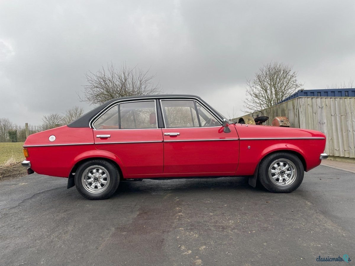 1980' Ford Escort photo #2