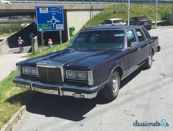 1980' Lincoln Town Car Continental photo #2