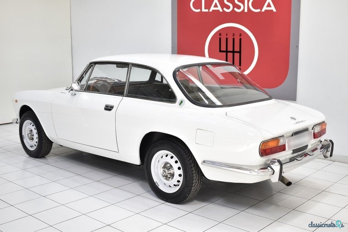 1972' Alfa Romeo GT photo #2