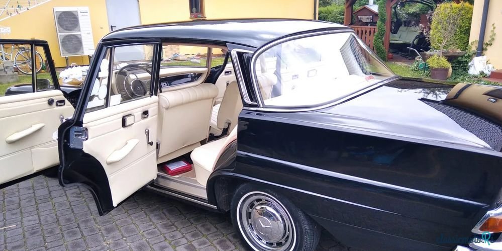 1967' Mercedes-Benz W110 photo #5