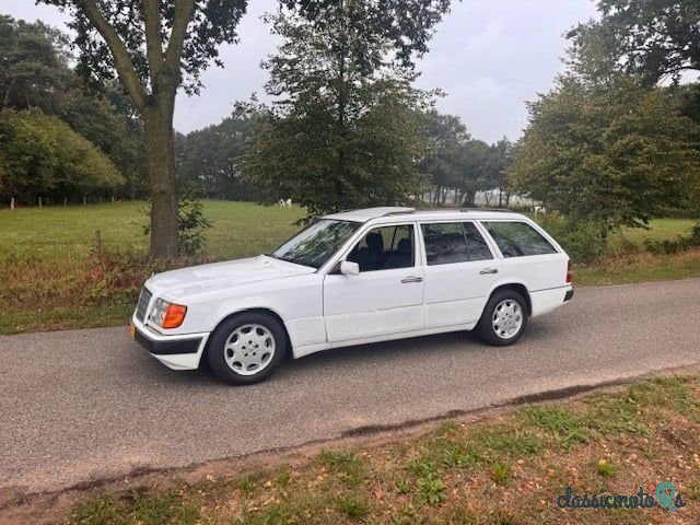 1989' Mercedes-Benz 230Te photo #2
