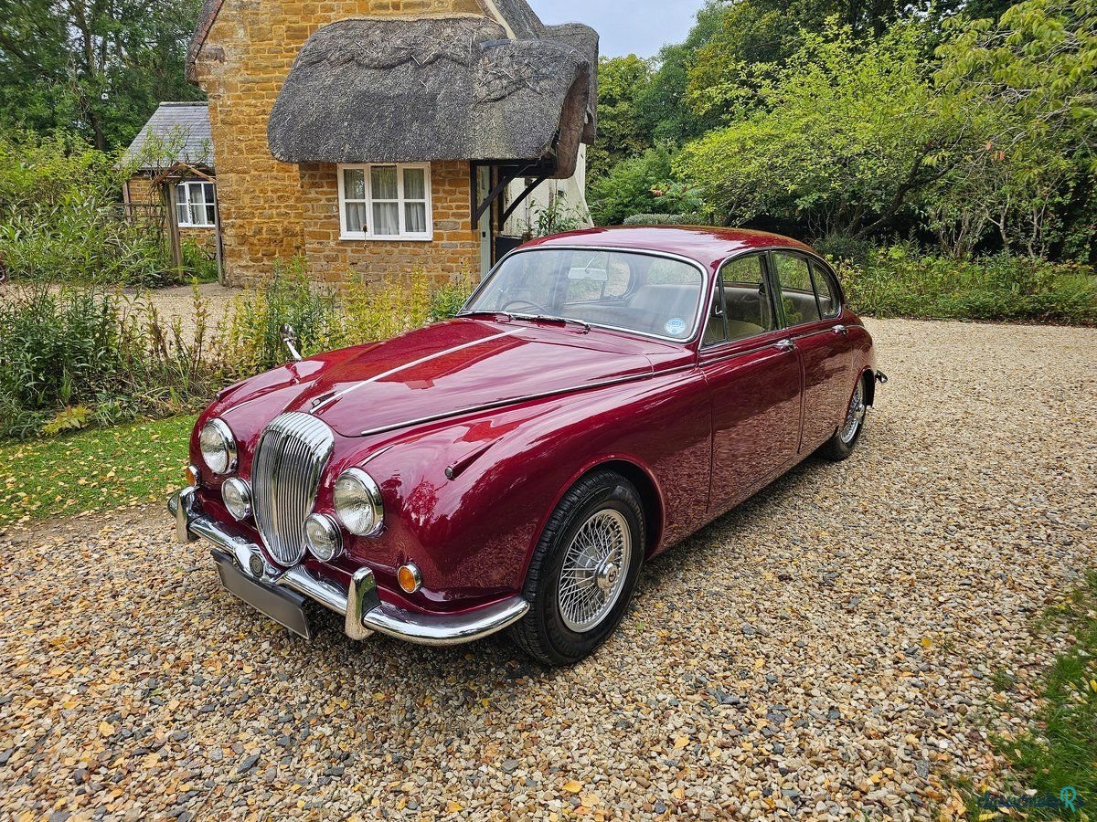 1969' Daimler 250 V8 photo #2