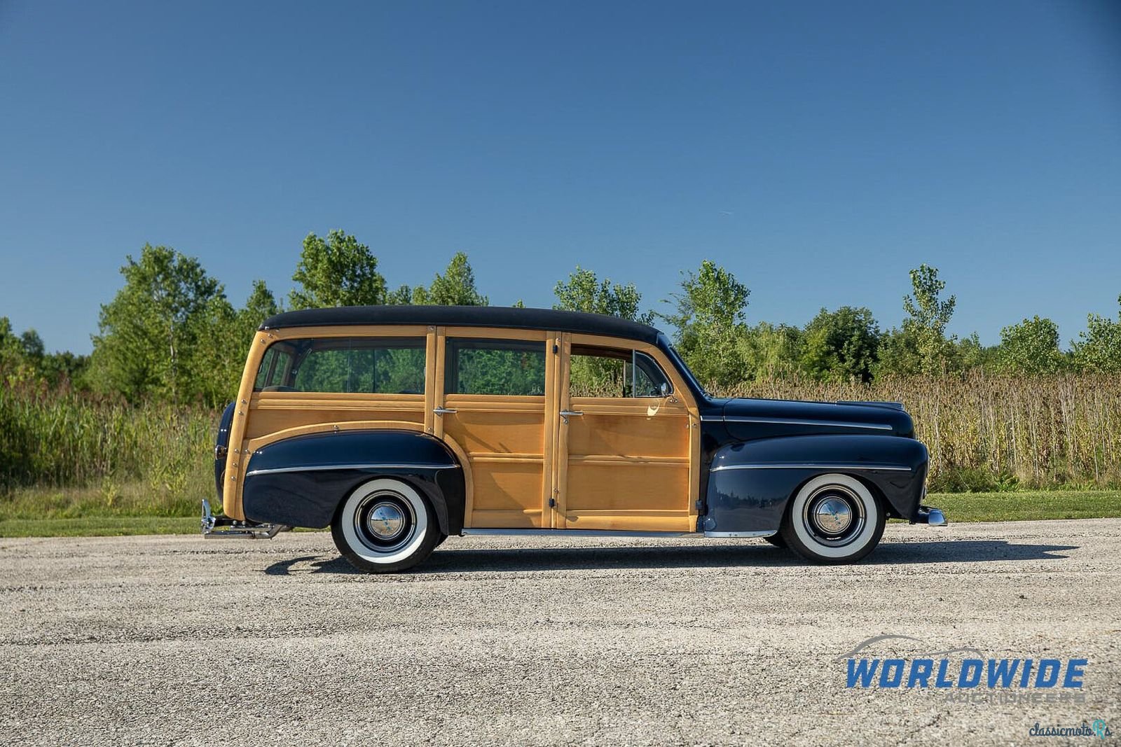1947' Ford Super Deluxe photo #2