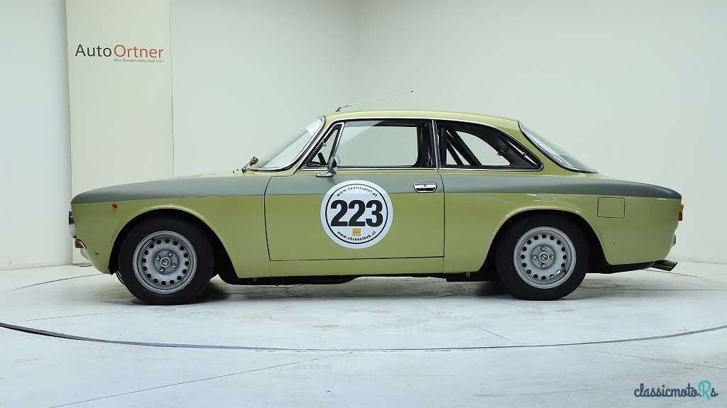 1972' Alfa Romeo GT photo #3