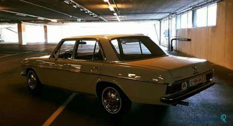 1969' Mercedes-Benz 220 D photo #3