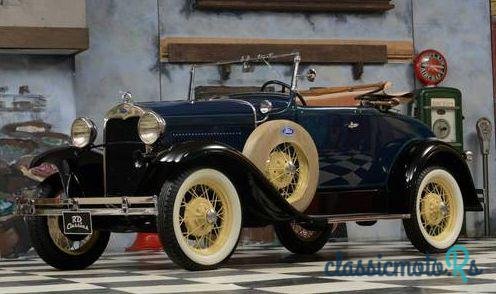 1930' Ford Model A Deluxe Roadster photo #2