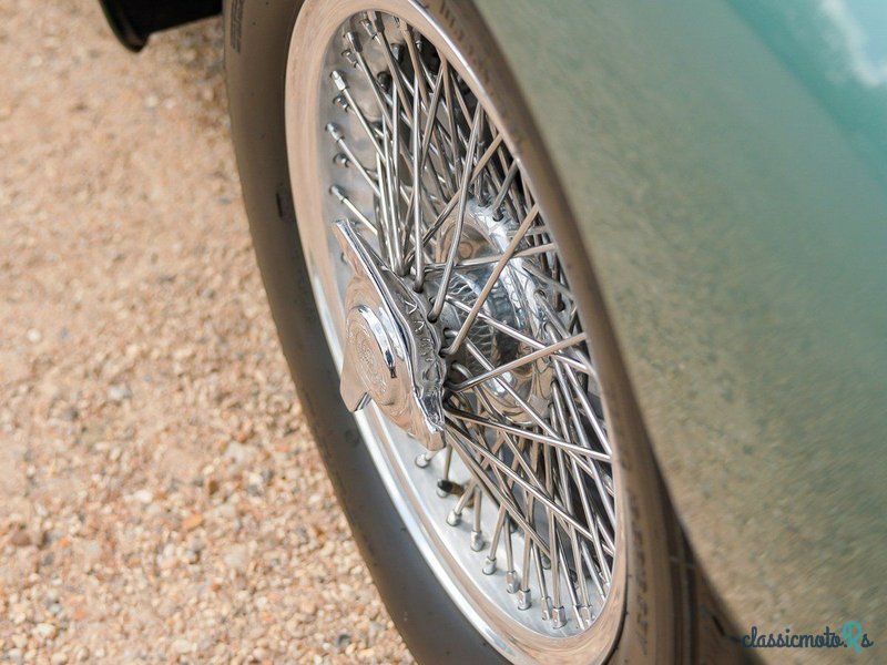 1961' Aston Martin DB4 photo #6