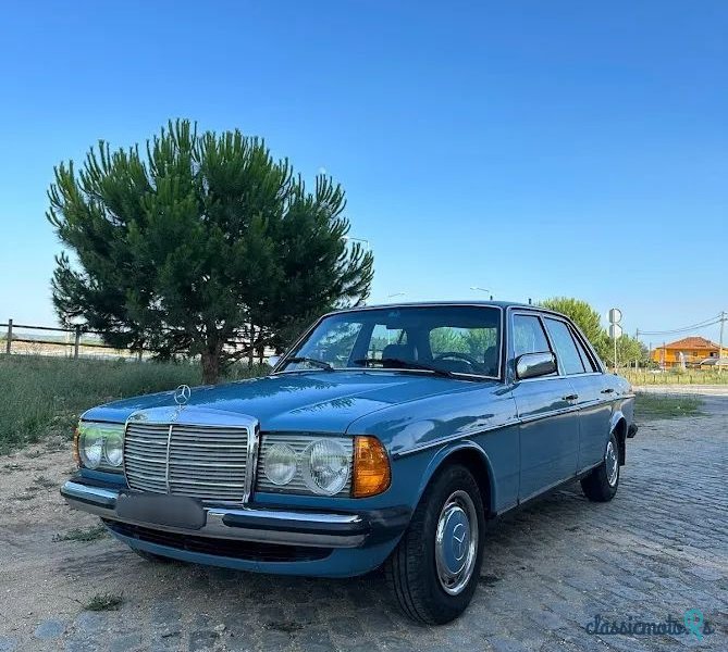 1980' Mercedes-Benz 300 D photo #1