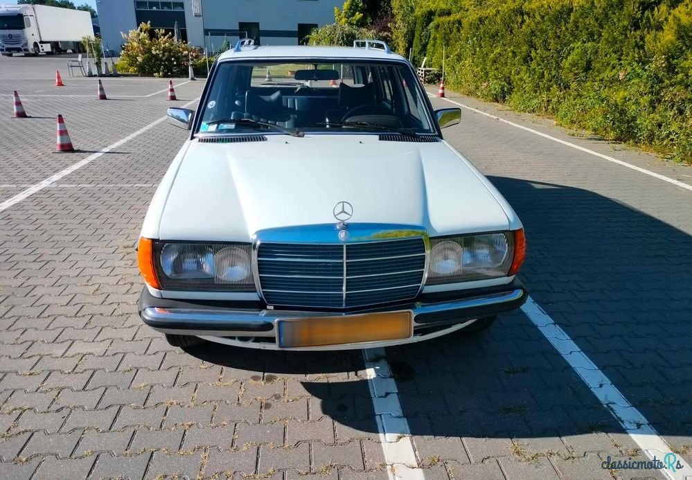 1977' Mercedes-Benz W123 photo #2