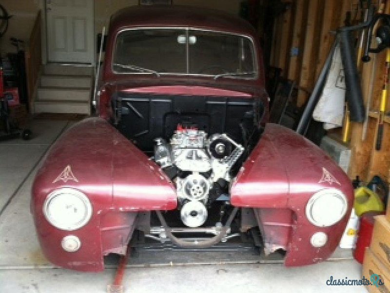 1947' Ford Deluxe photo #2