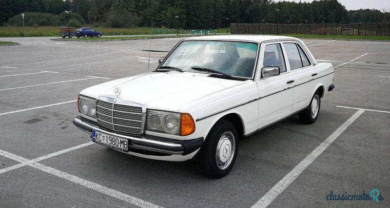 1980' Mercedes-Benz 123 240 photo #3