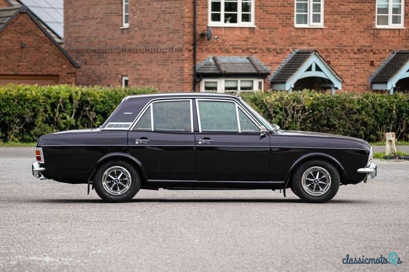 1970' Ford Cortina photo #4