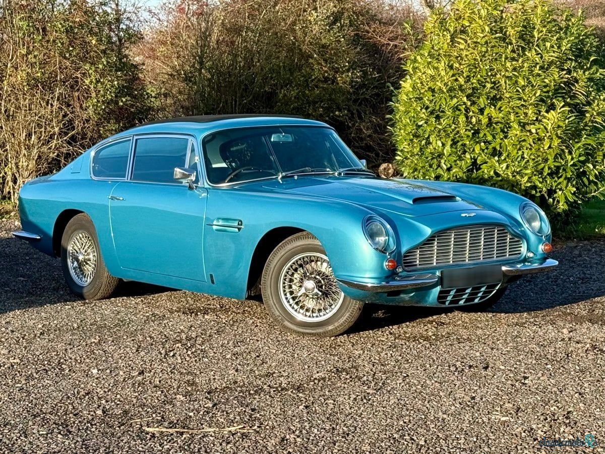 1969' Aston Martin DB6 photo #5