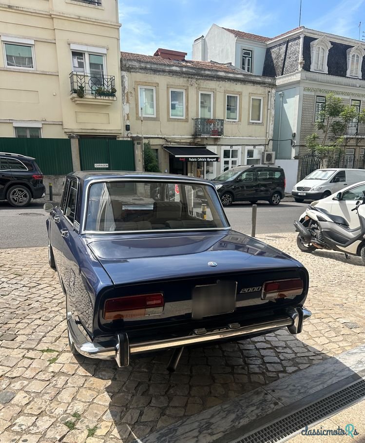 1977' Alfa Romeo 2000 photo #3