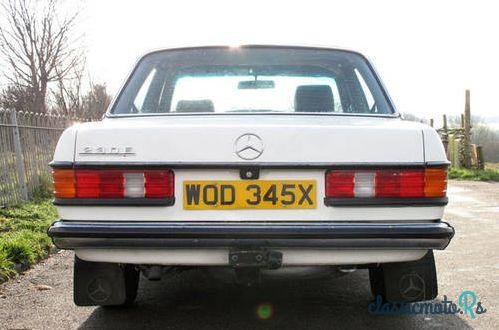 1982' Mercedes-Benz 230 E photo #4