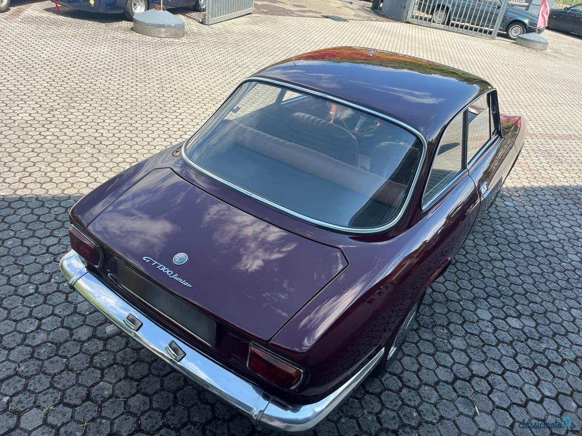 1972' Alfa Romeo GT photo #5