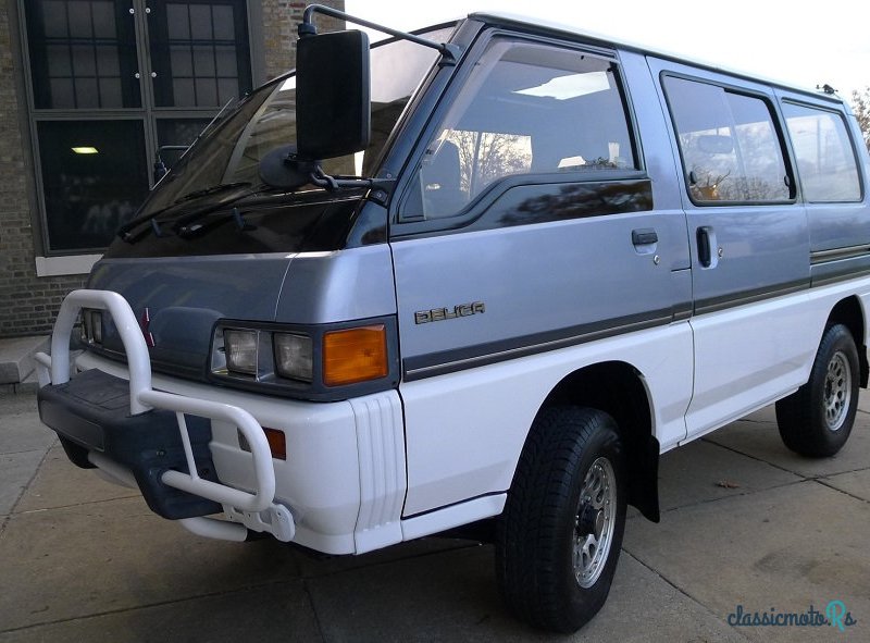 1988' Mitsubishi Delica photo #1