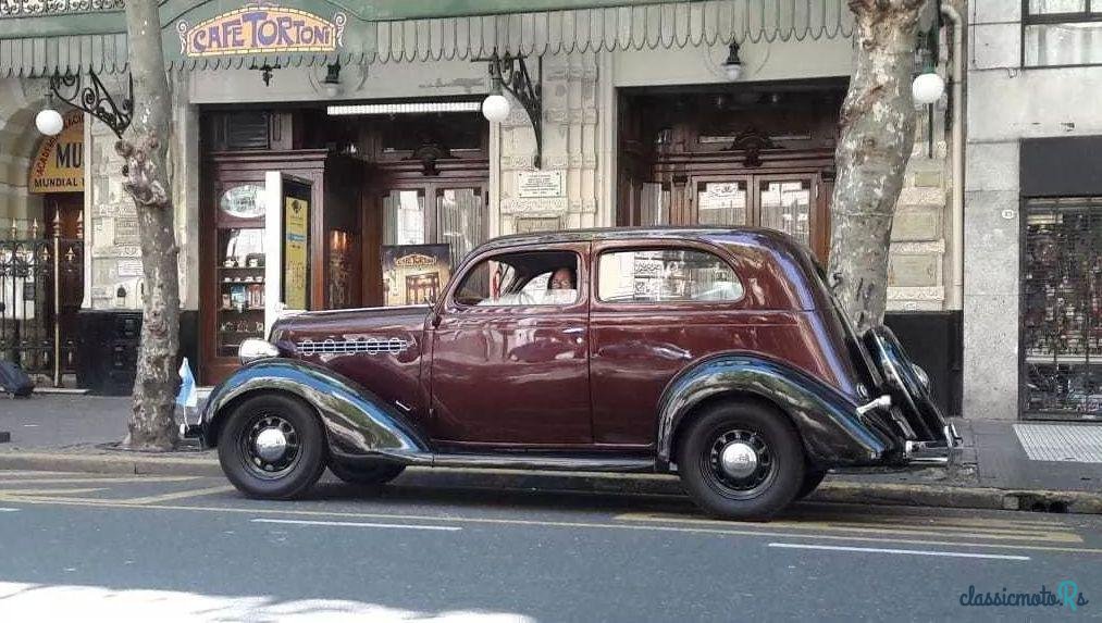 1935' Plymouth Sedan 2 Doors photo #2
