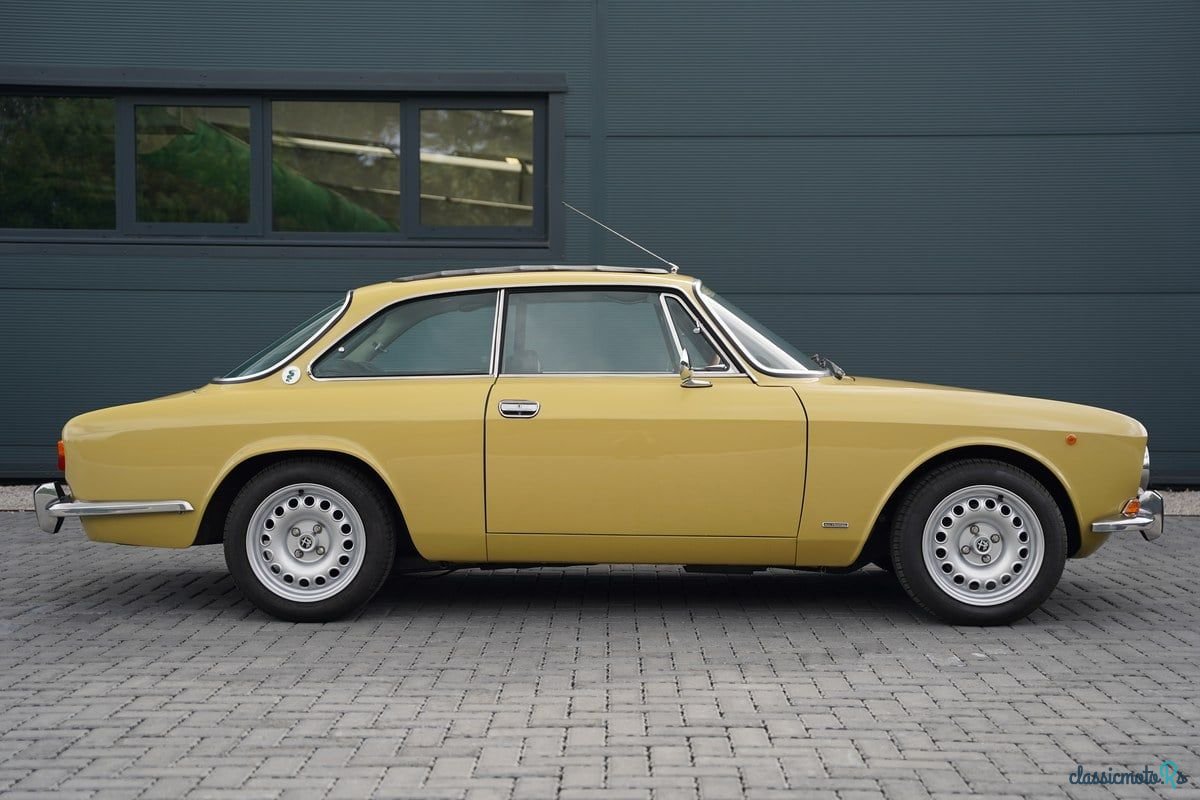 1975' Alfa Romeo 2000 photo #3