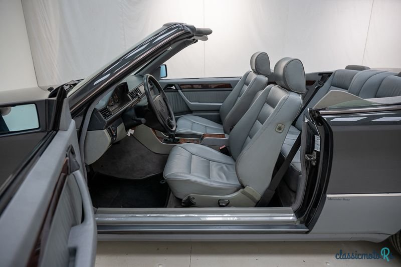 1994' Mercedes-Benz 220 E '94 CH22839 photo #4