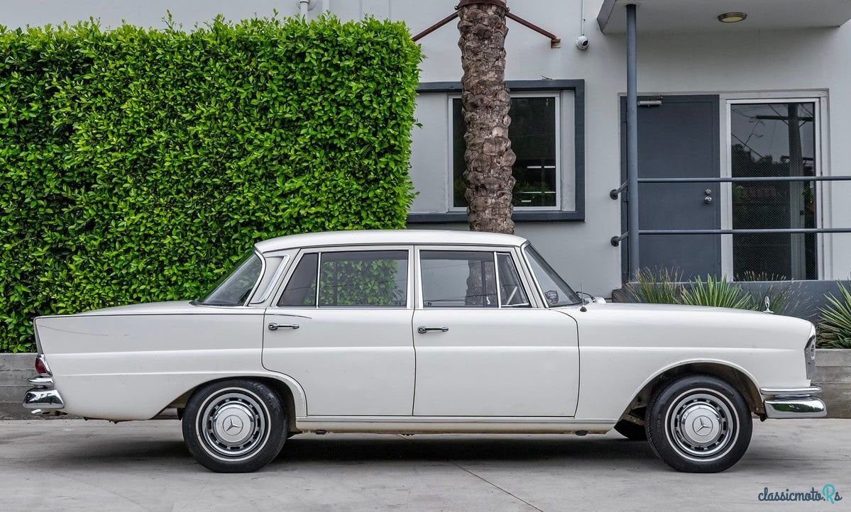 1965' Mercedes-Benz 220 photo #2