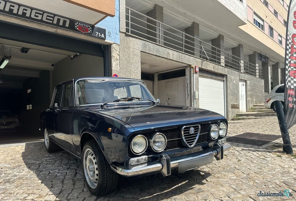 1977' Alfa Romeo 2000 photo #1