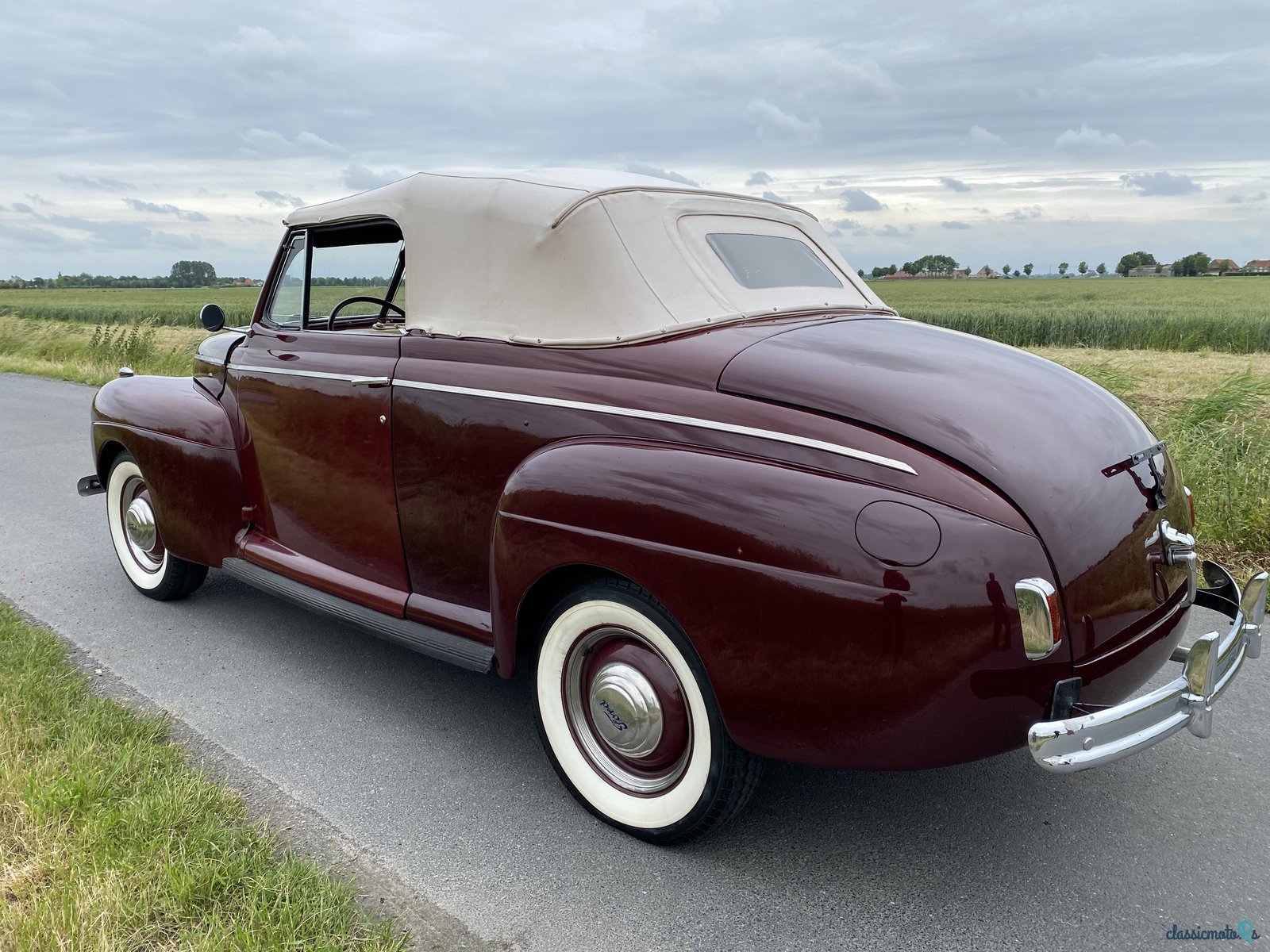 1941' Ford Deluxe photo #3