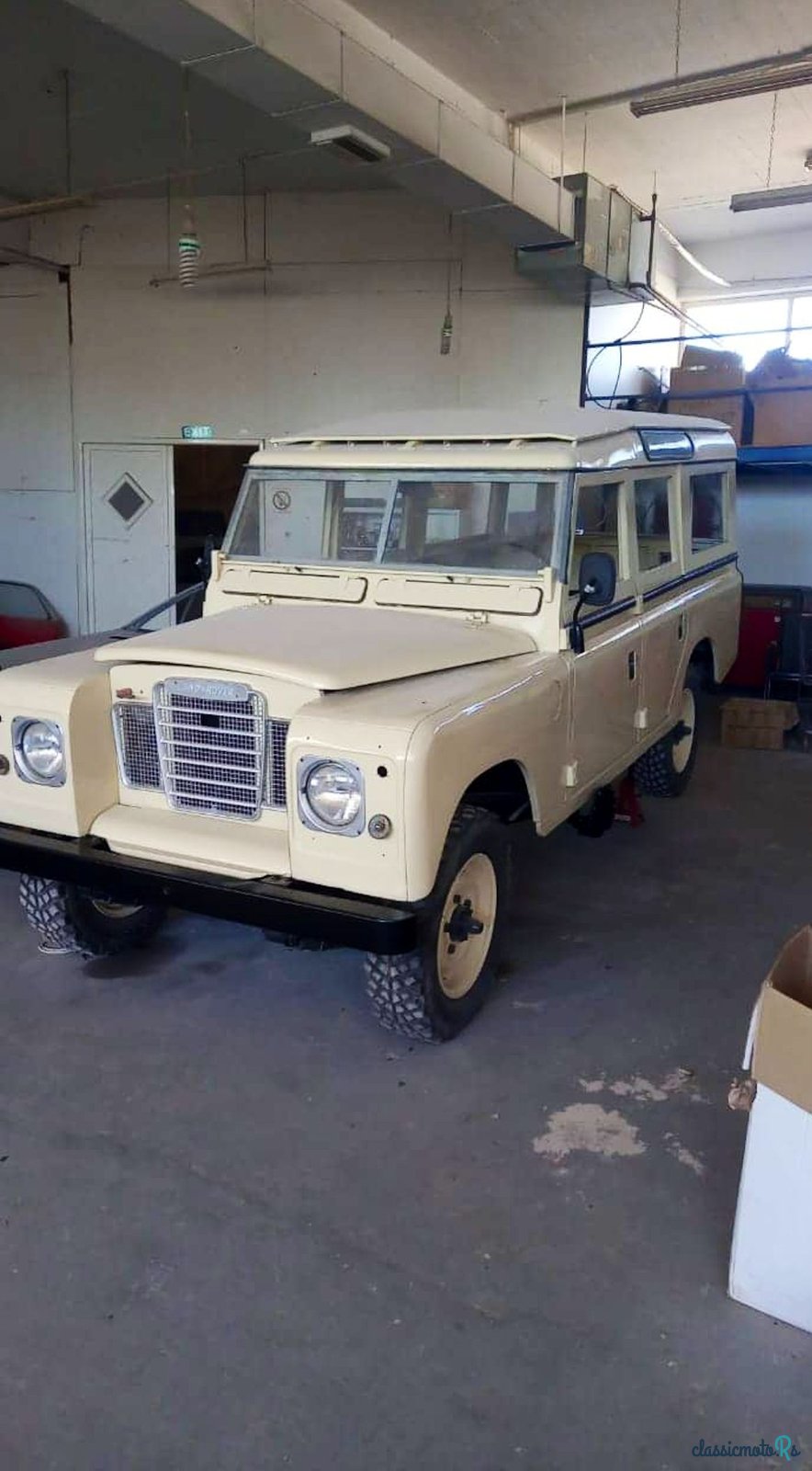 1977' Land Rover Series 3 109 Safari photo #1
