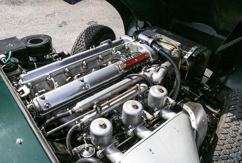 1962' Jaguar E-Type Series I Roadster photo #3
